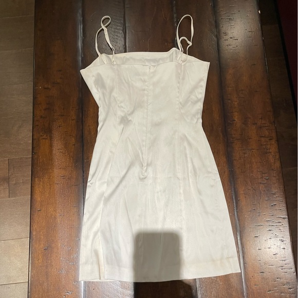 Aritzia white dress. Size 2 - Picture 2 of 3